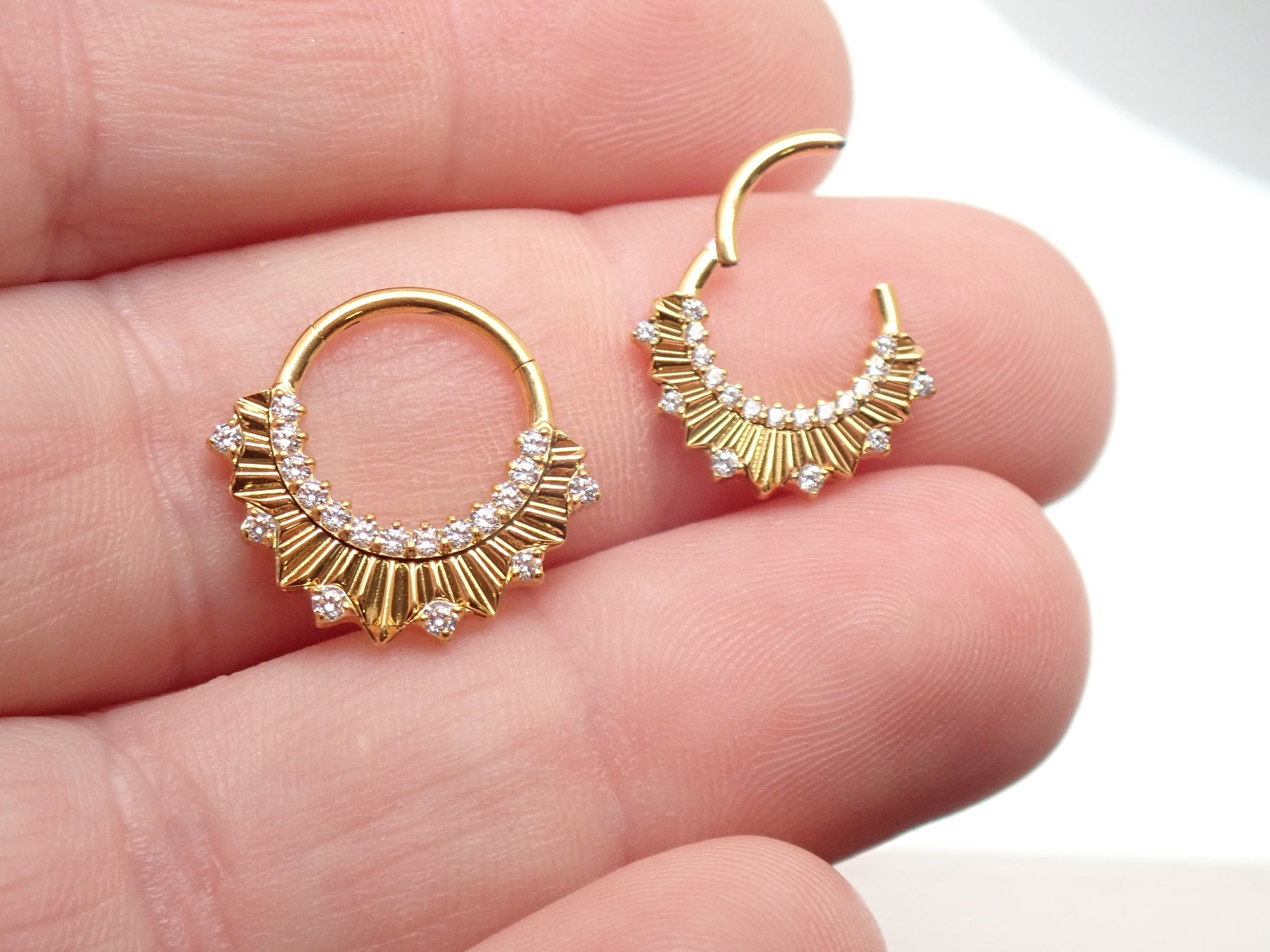 24k PVD Titanium Radiant CZ clicker 16g