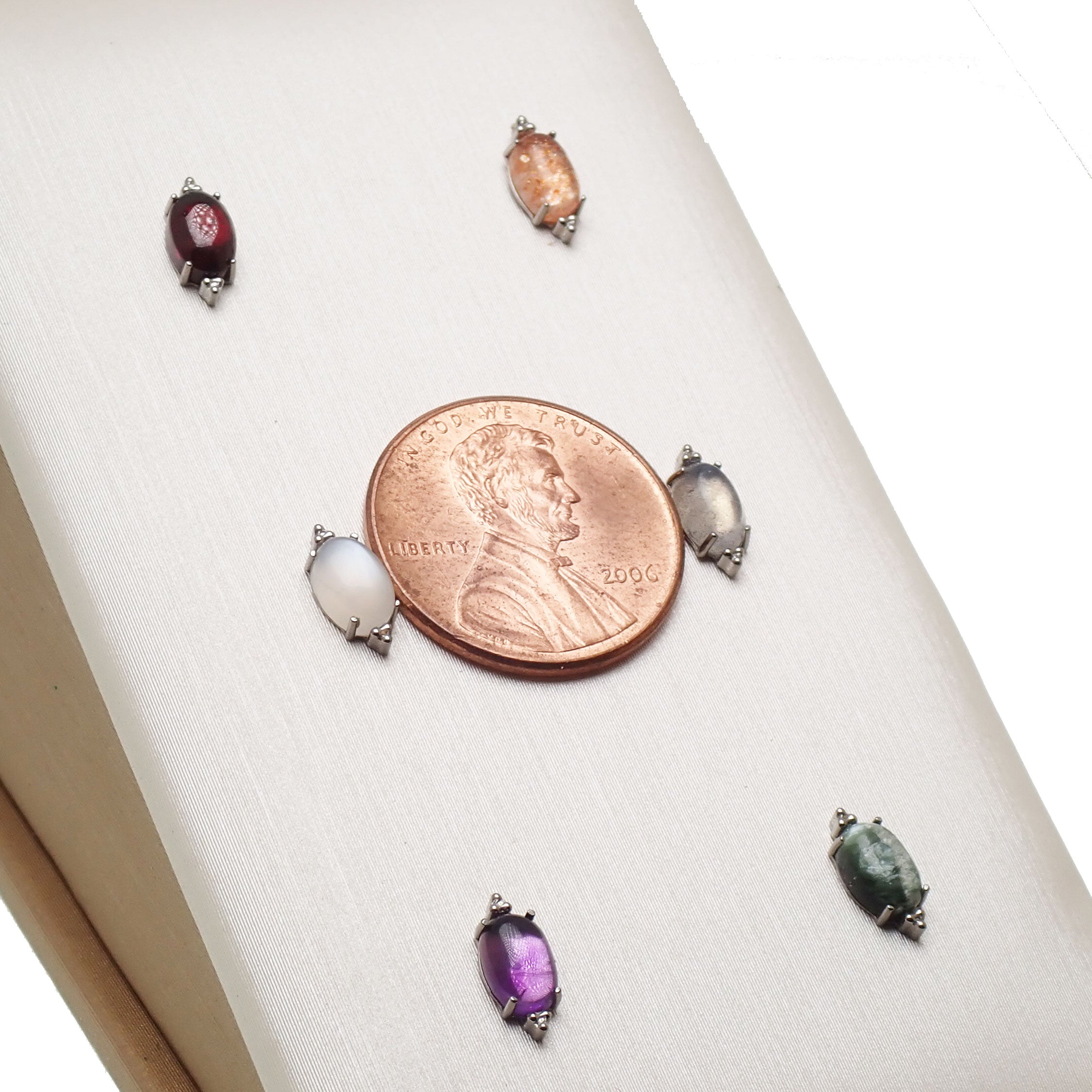 Natural Stone Beaded Oval top (0.9mm thread)