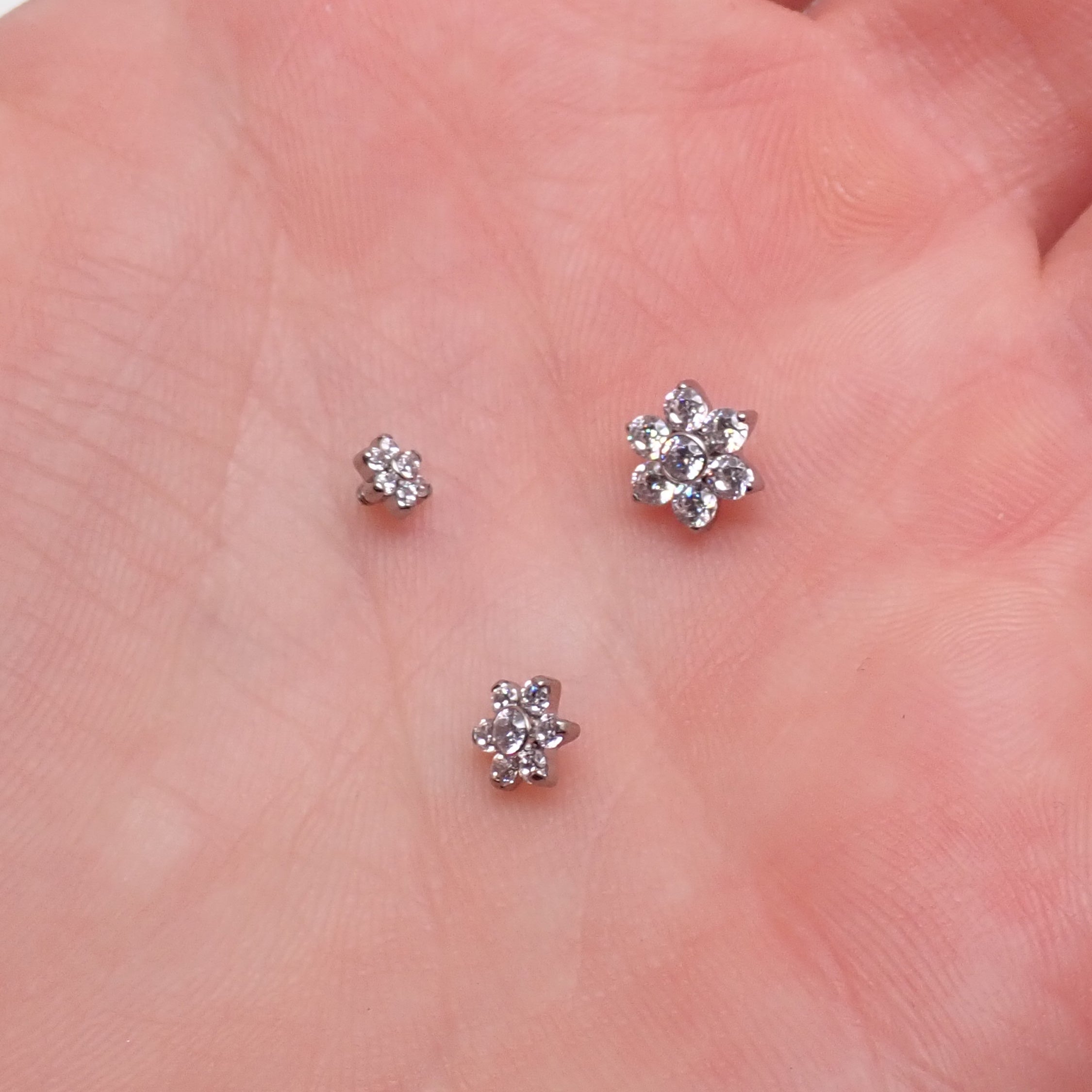 CZ titanium Flower 1.2mm thread (14g)