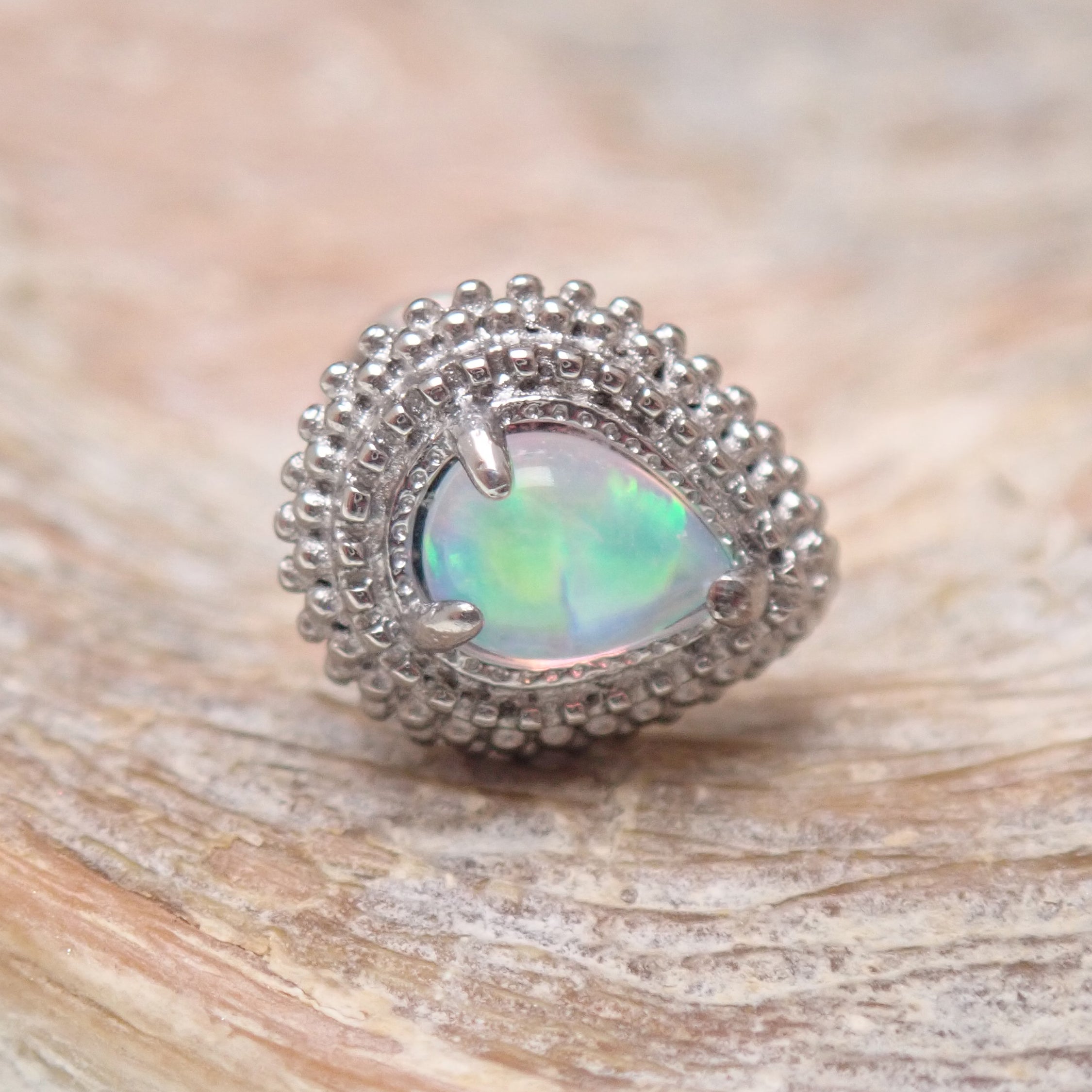Implant Titanium Opalite Teardrop- Internally Threaded 0.9mm