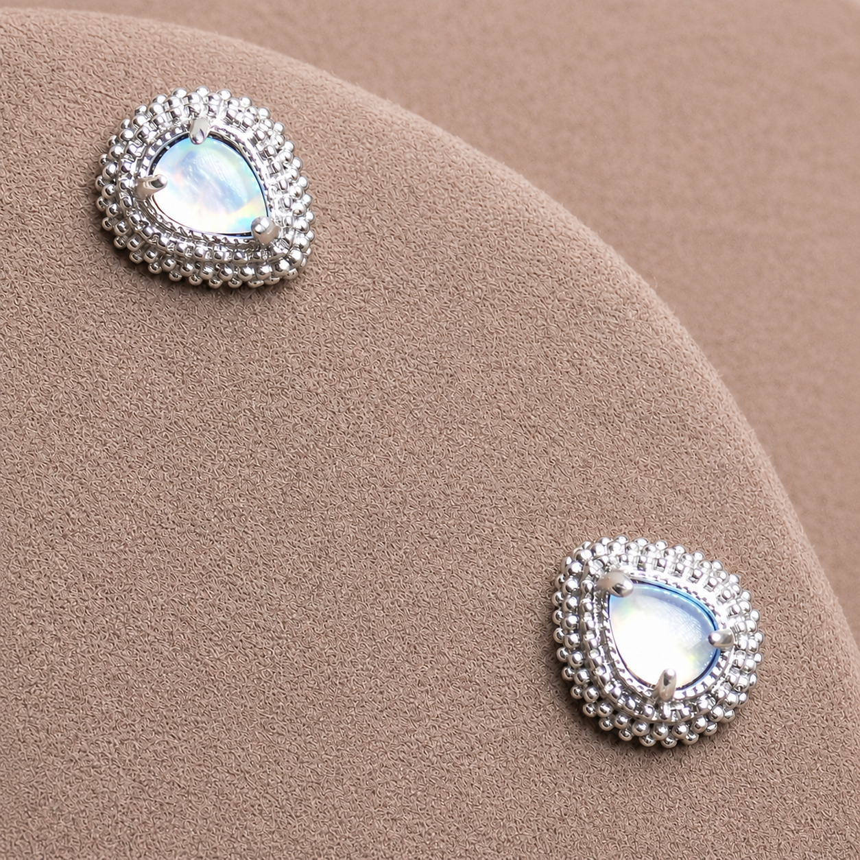 Implant Titanium Opalite Teardrop- Internally Threaded 0.9mm