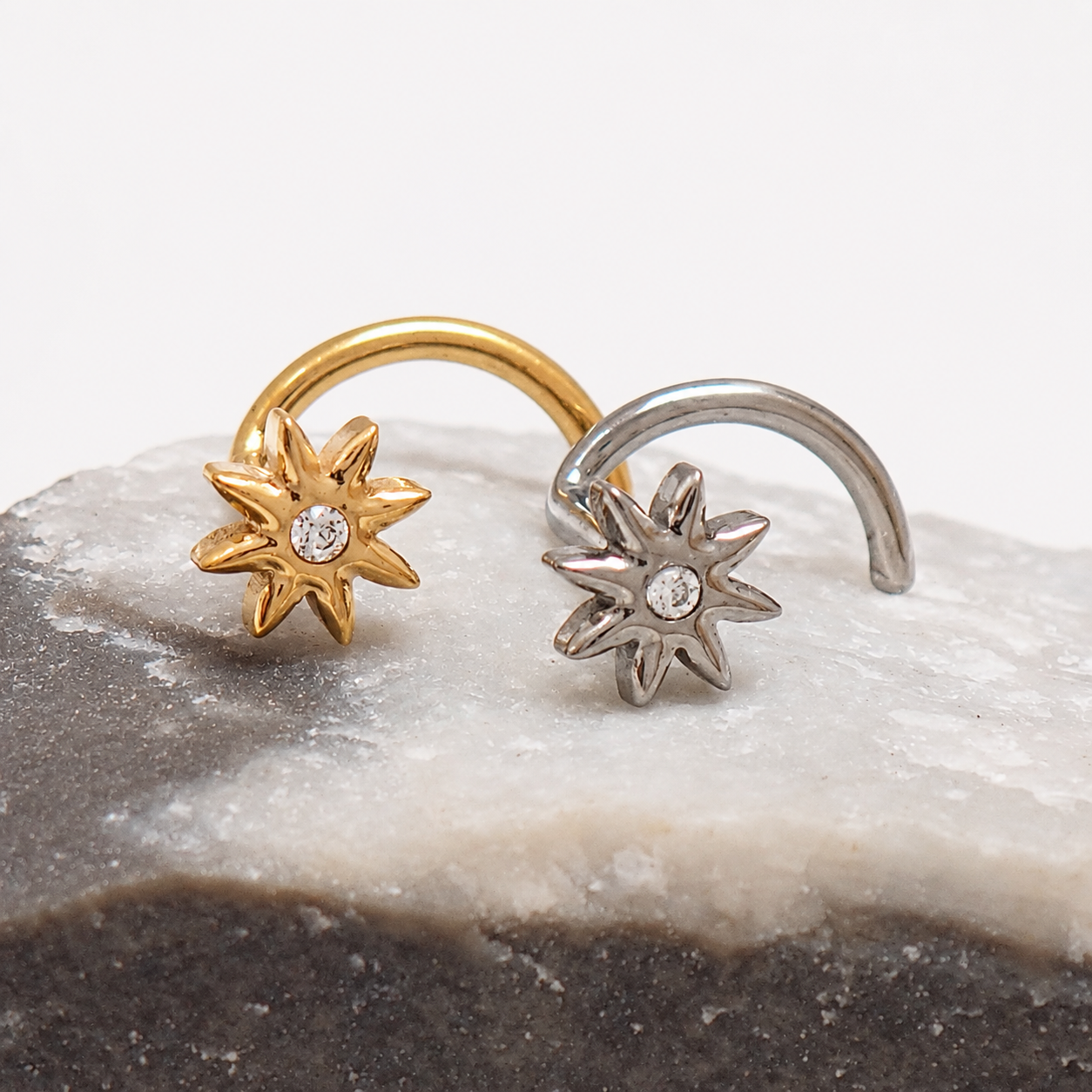 Implant Titanium flower Nose Stud Curl 20g