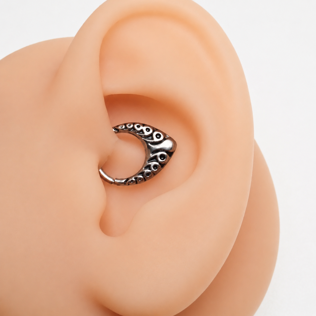 Implant Grade Titanium Tribal Clicker- 16g 8mm